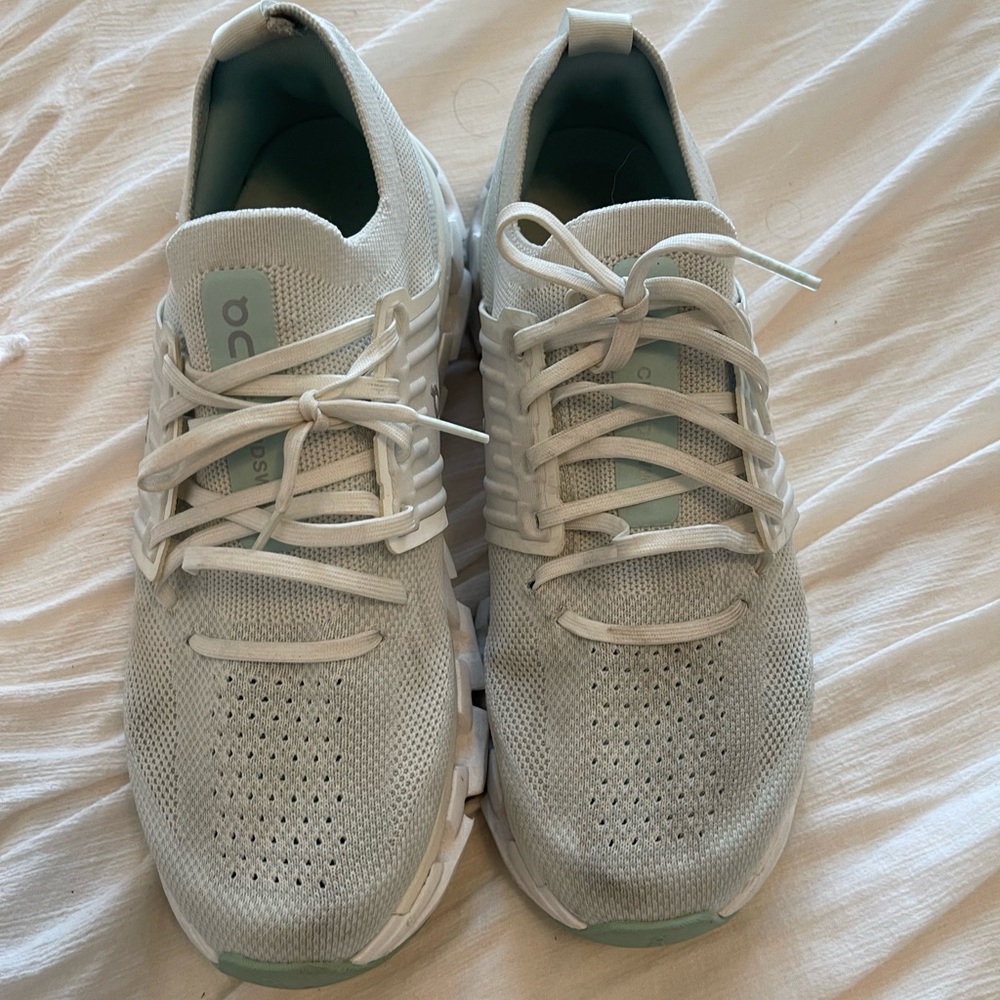 On cloudswift 3 running shoe